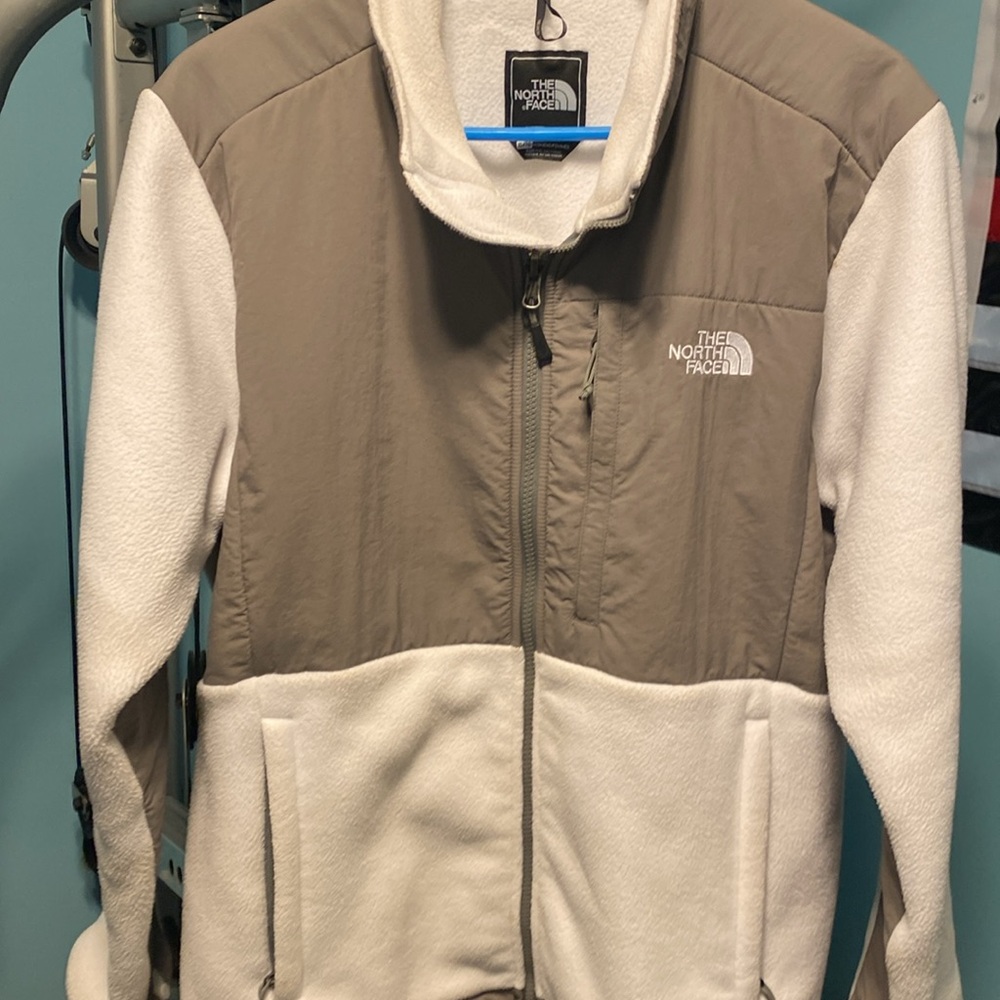 Women’s north face fleece coat in good used condition
